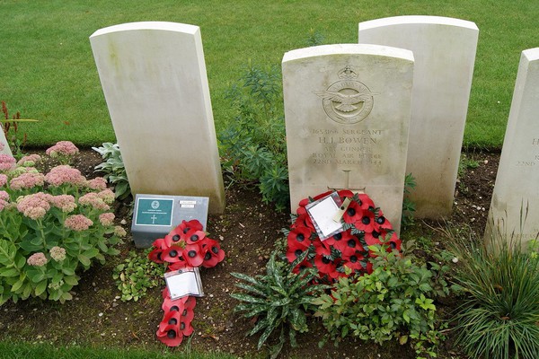    James Barclay   , 44-  RAF.   Henry John Bowen   .